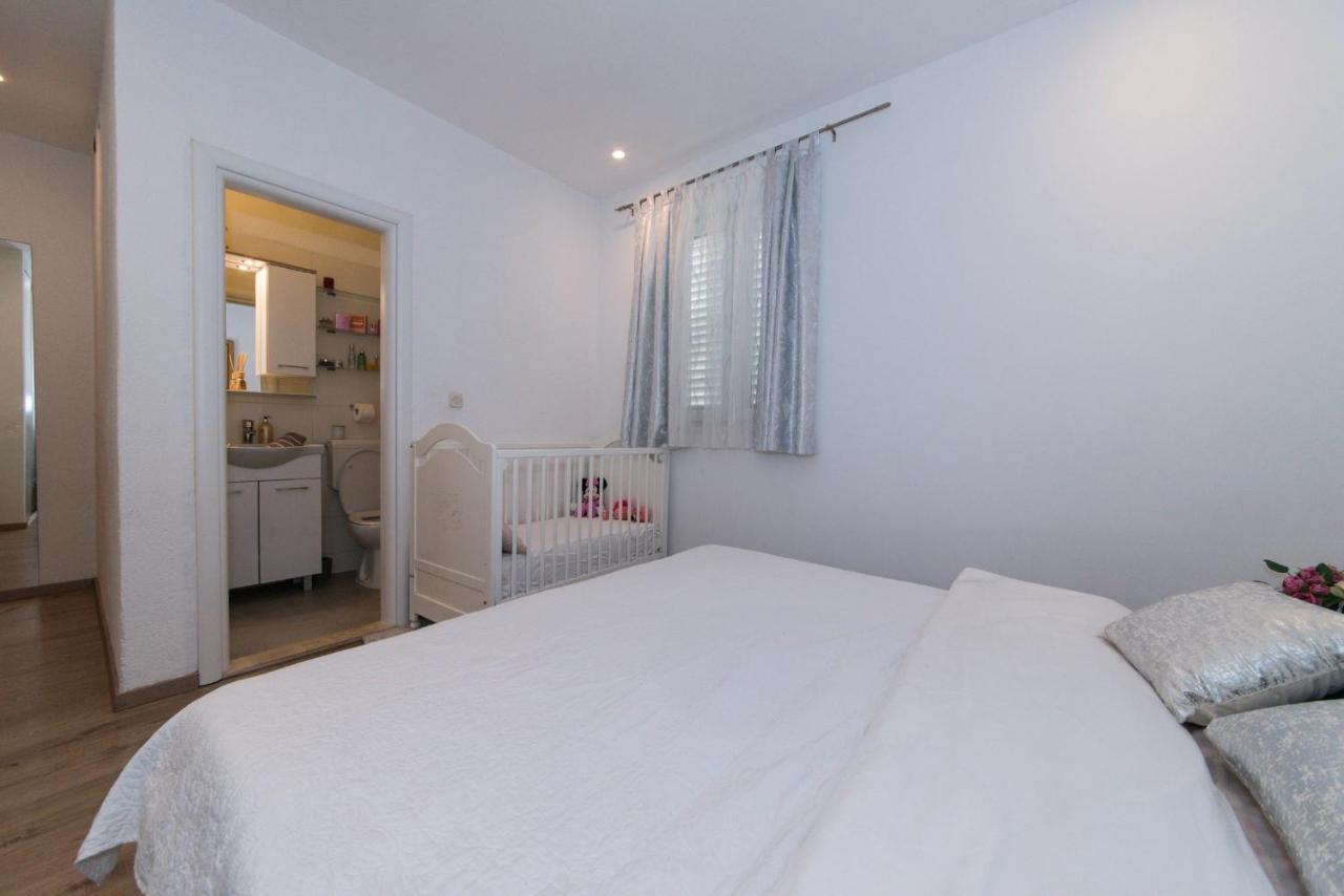 Apartman Luka Vila Vesa Promajna With Jacuzzi & Garden Apartman Kültér fotó