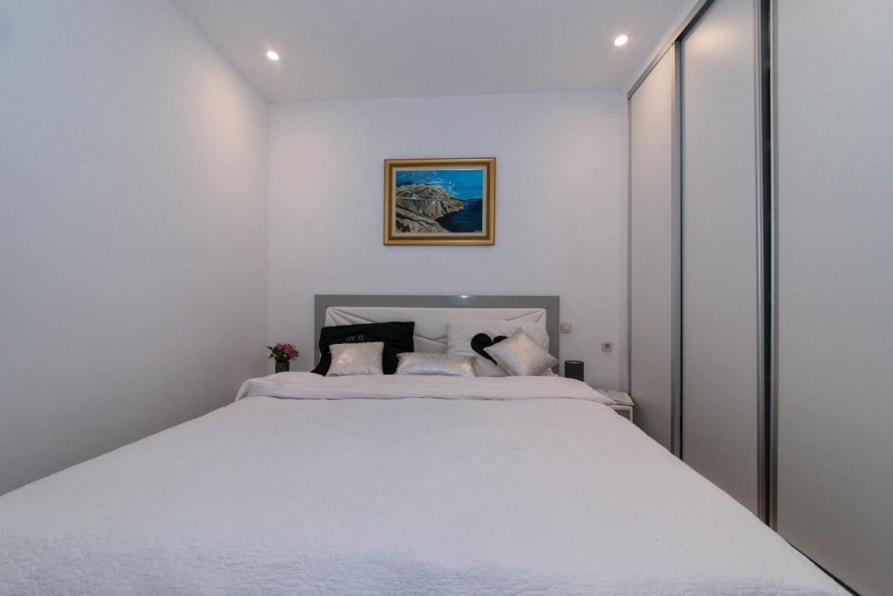 Apartman Luka Vila Vesa Promajna With Jacuzzi & Garden Apartman Kültér fotó