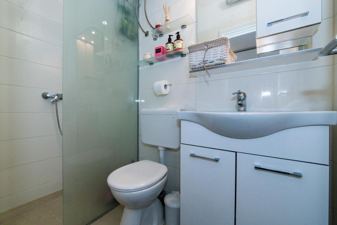 Apartman Luka Vila Vesa Promajna With Jacuzzi & Garden Apartman Kültér fotó