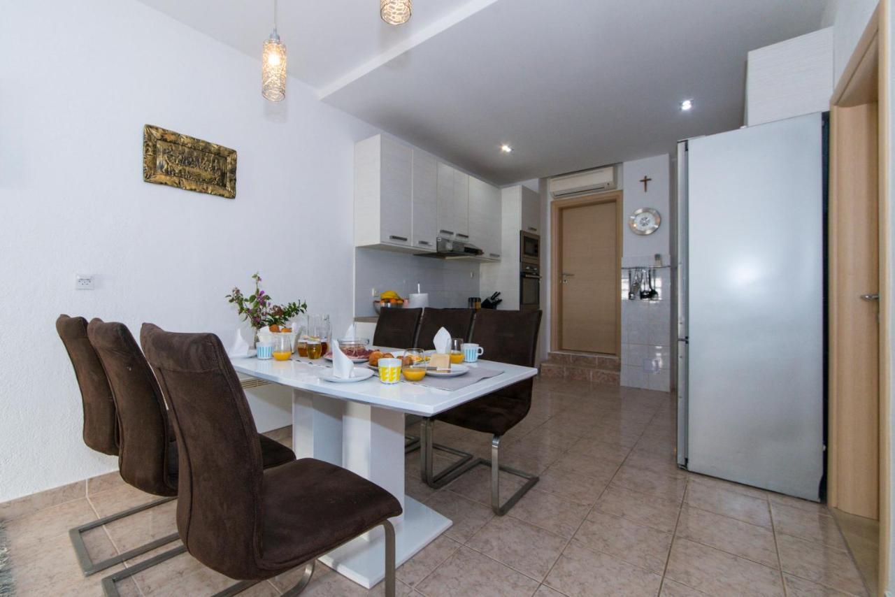 Apartman Luka Vila Vesa Promajna With Jacuzzi & Garden Apartman Kültér fotó