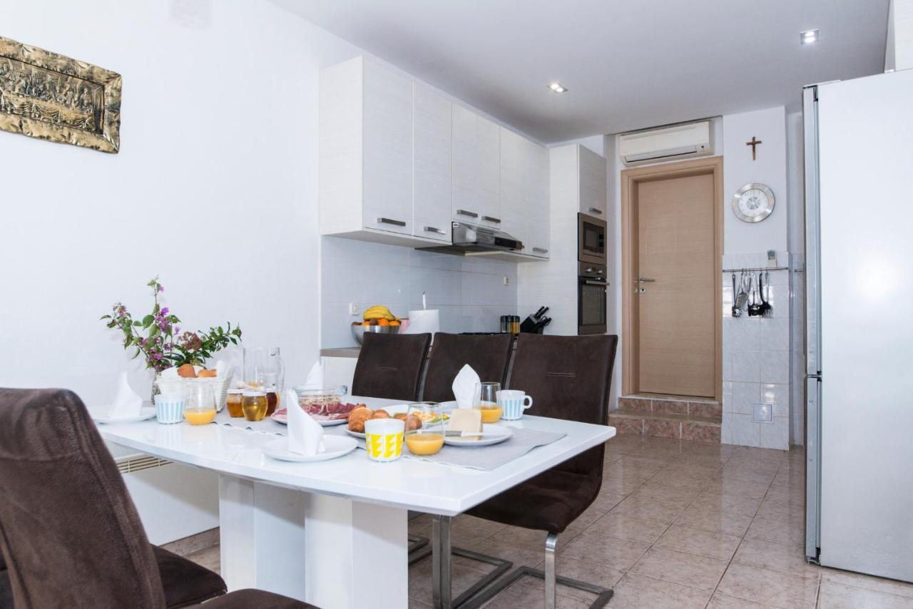 Apartman Luka Vila Vesa Promajna With Jacuzzi & Garden Apartman Kültér fotó