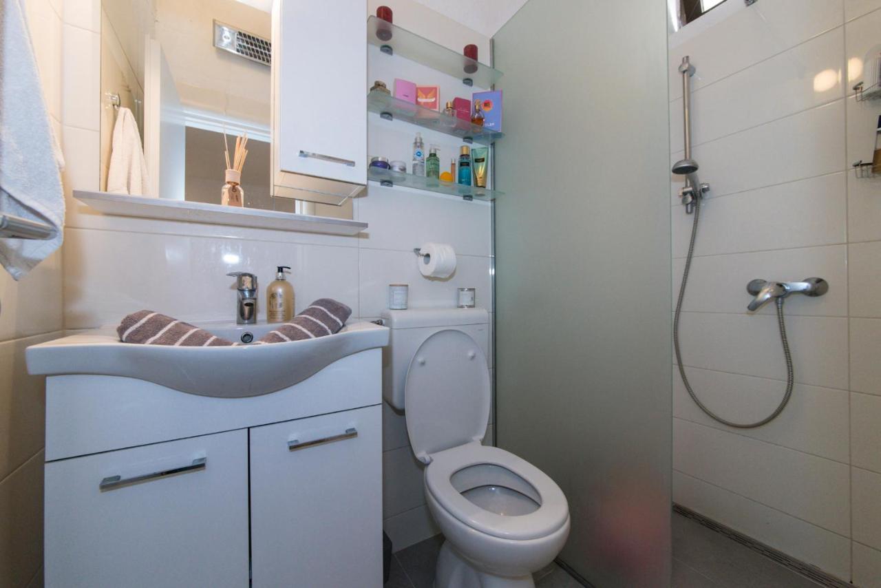 Apartman Luka Vila Vesa Promajna With Jacuzzi & Garden Apartman Kültér fotó