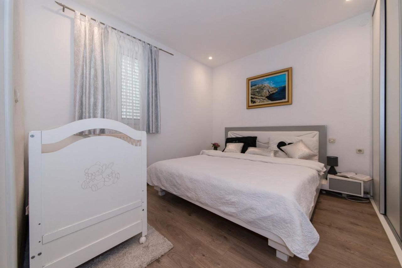 Apartman Luka Vila Vesa Promajna With Jacuzzi & Garden Apartman Kültér fotó